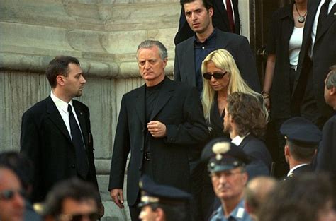 donatella versace e la serie su gianni|gianni versace funeral.